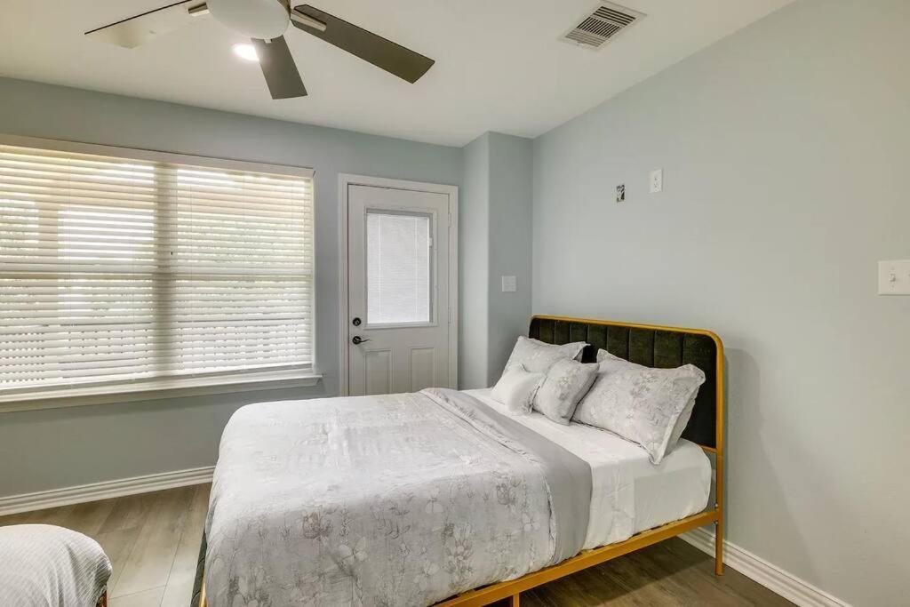 Vacation Home Lake Livingston! Onalaska Exteriör bild
