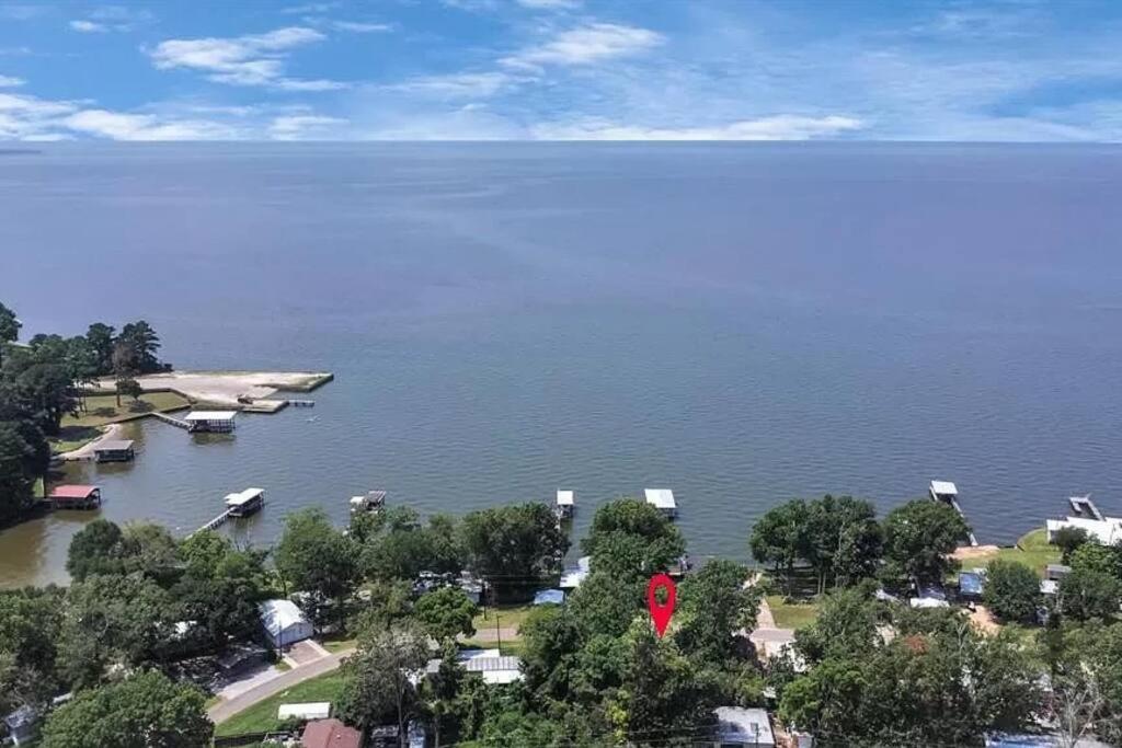 Vacation Home Lake Livingston! Onalaska Exteriör bild