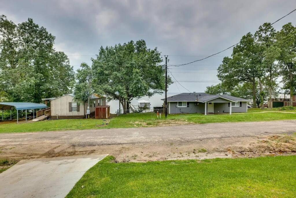 Vacation Home Lake Livingston! Onalaska Exteriör bild